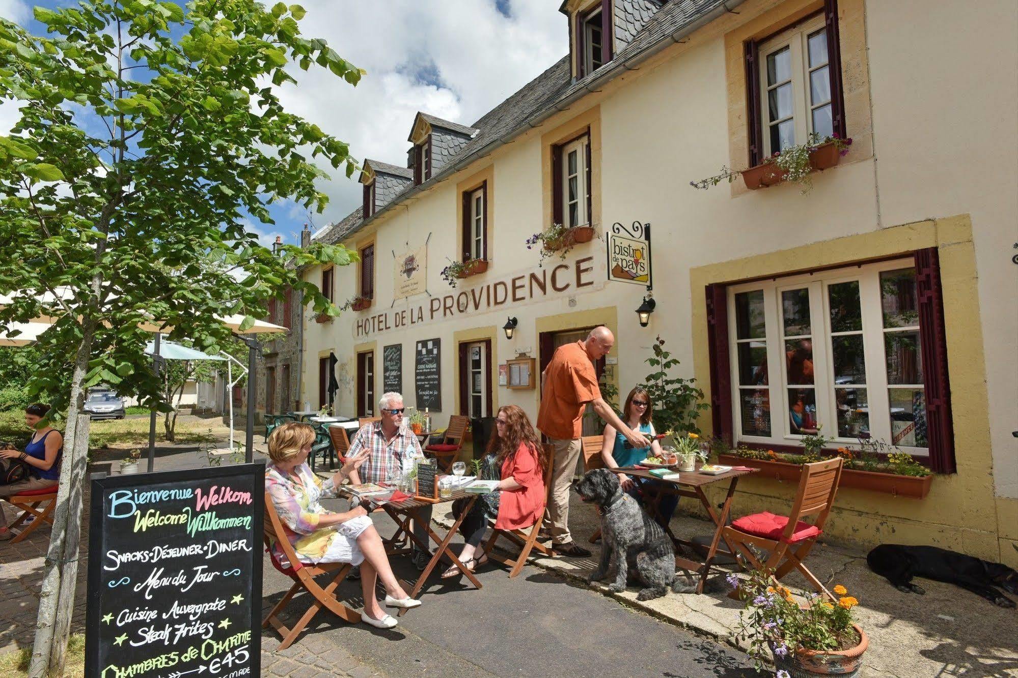 Auberge De La Providence Saint-Donat Bagian luar foto
